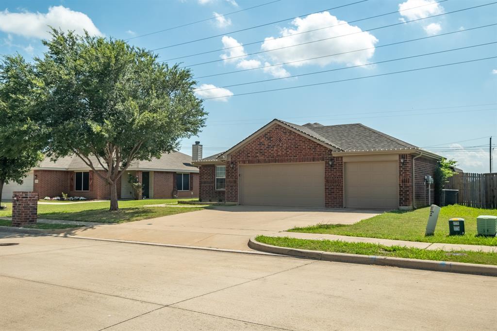 324 Broken Bow Krum, TX 76249 - Photo 3 of 28