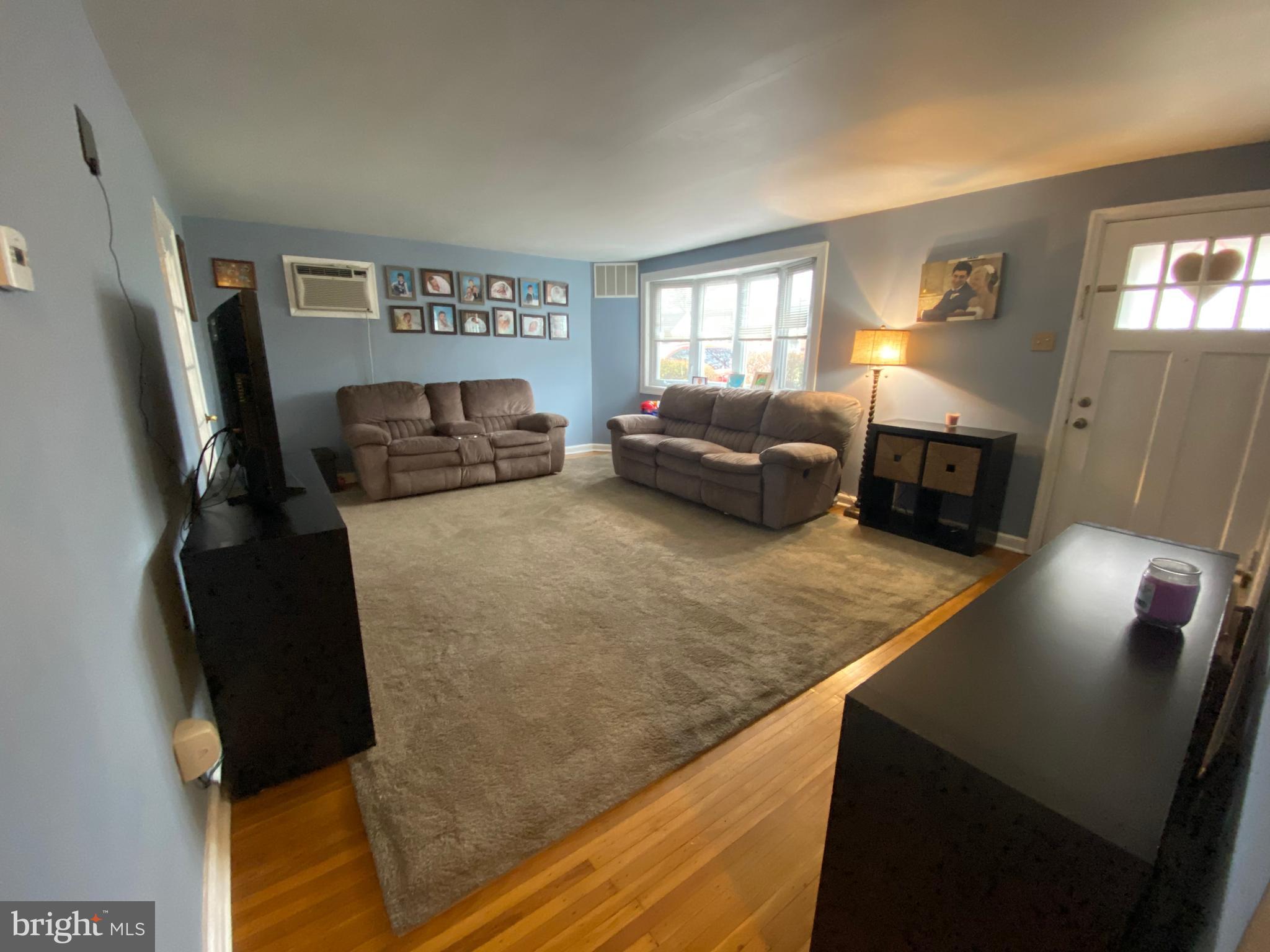 12 James Road Broomall, PA 19008 - Photo 11 of 13 Living room