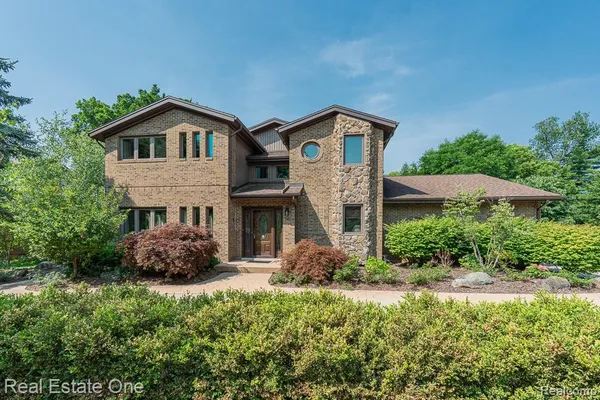 $849,900 | 5129 Highmount Drive, Troy, MI 48098