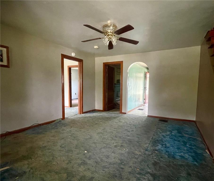 594 East Main St Extension Grove City, PA 16127 - Photo 6 of 14 Living Area