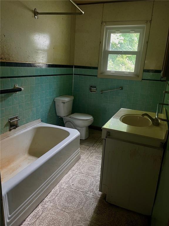 594 East Main St Extension Grove City, PA 16127 - Photo 7 of 14 Bathroom