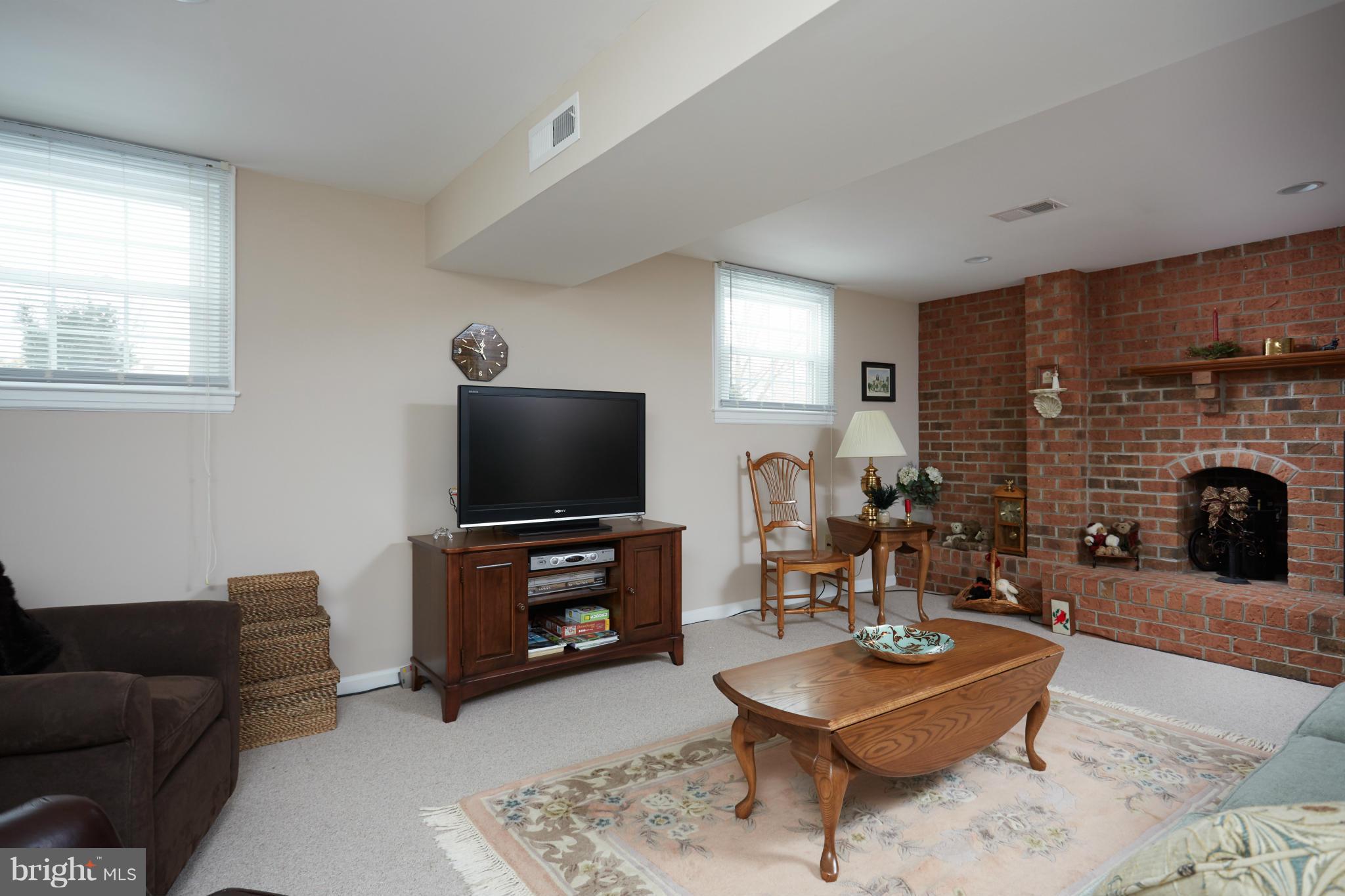 1204 Kennedy Road Sterling, VA 20164 - Photo 2 of 29 Family Room