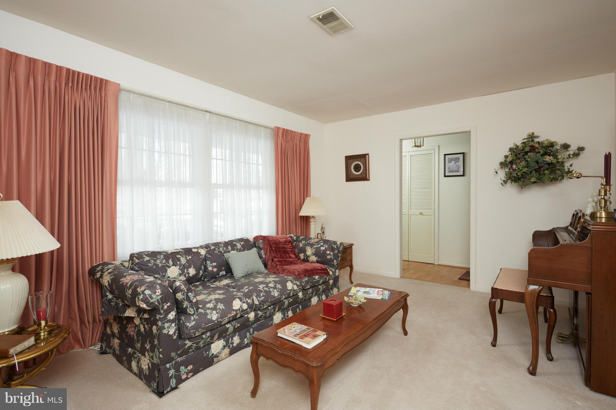 1204 Kennedy Road Sterling, VA 20164 - Photo 11 of 29 Living Room