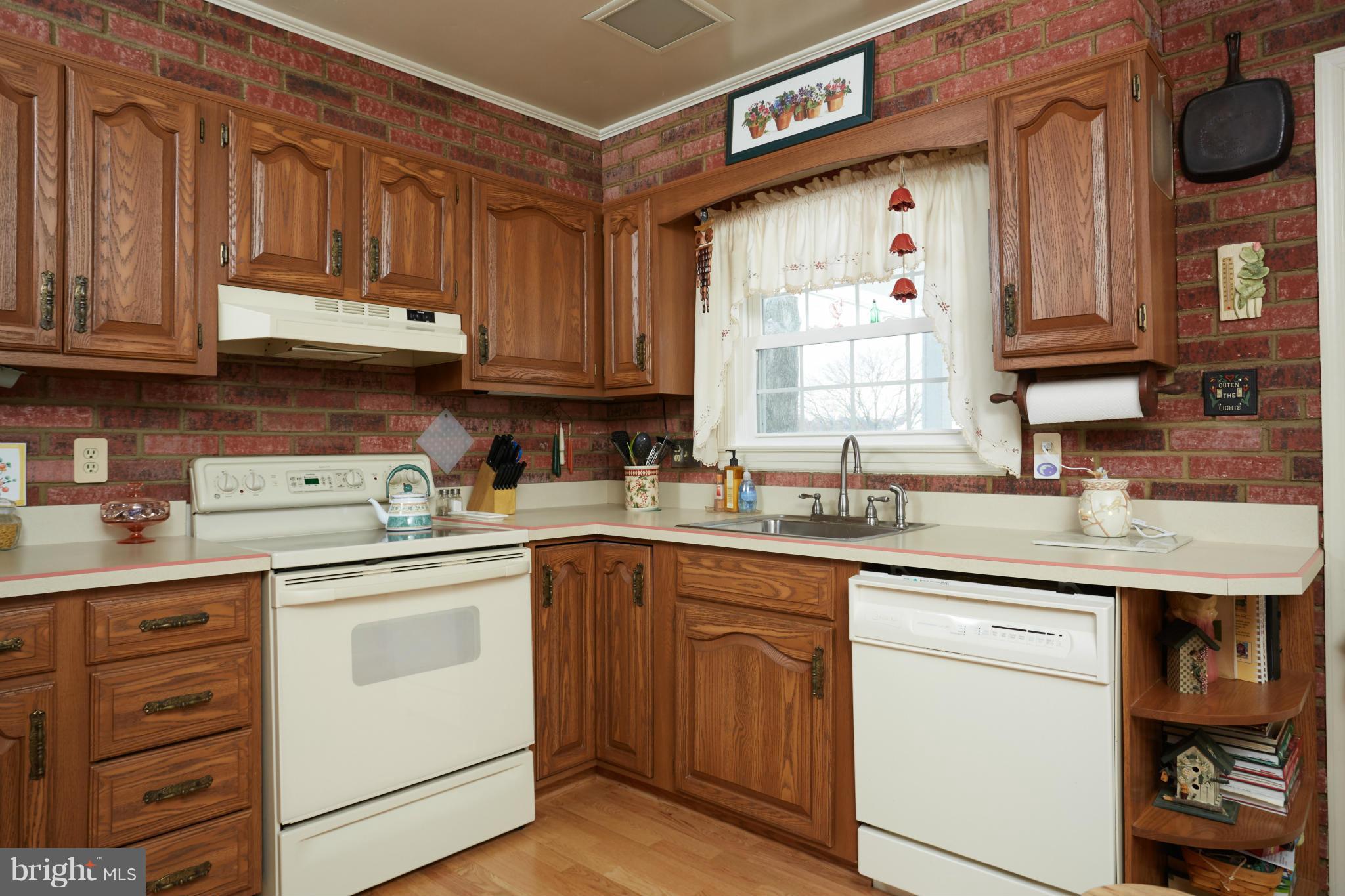 1204 Kennedy Road Sterling, VA 20164 - Photo 10 of 29 Kitchen