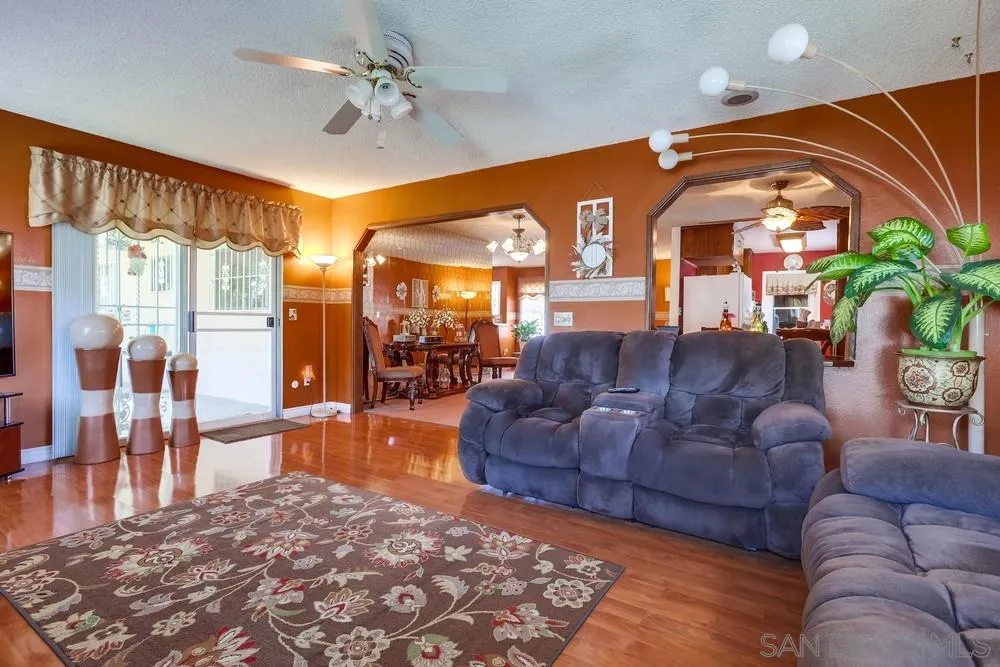 530 Broadview Street Spring Valley, CA 91977 - Photo 4 of 17 Gallery Image 4