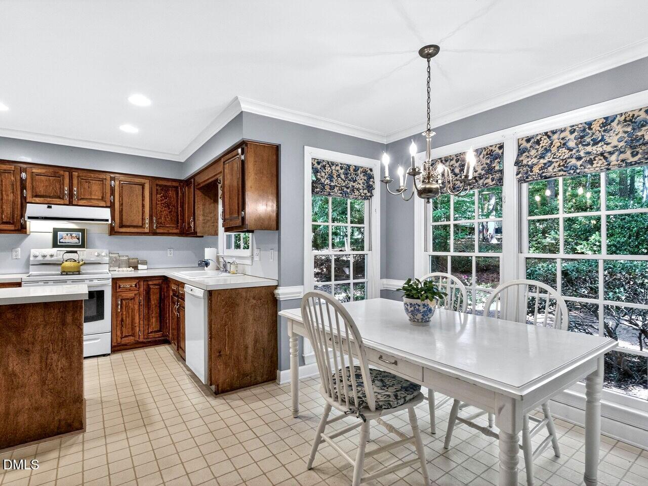 8308 Seagate Drive Raleigh, NC 27615 - Photo 5 of 24 015-1280x960-breakfast