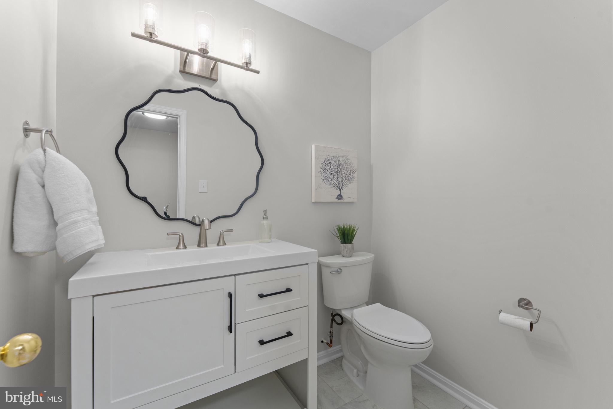 4031 Chetham Way Woodbridge, VA 22192 - Photo 15 of 69 half bath on level 1