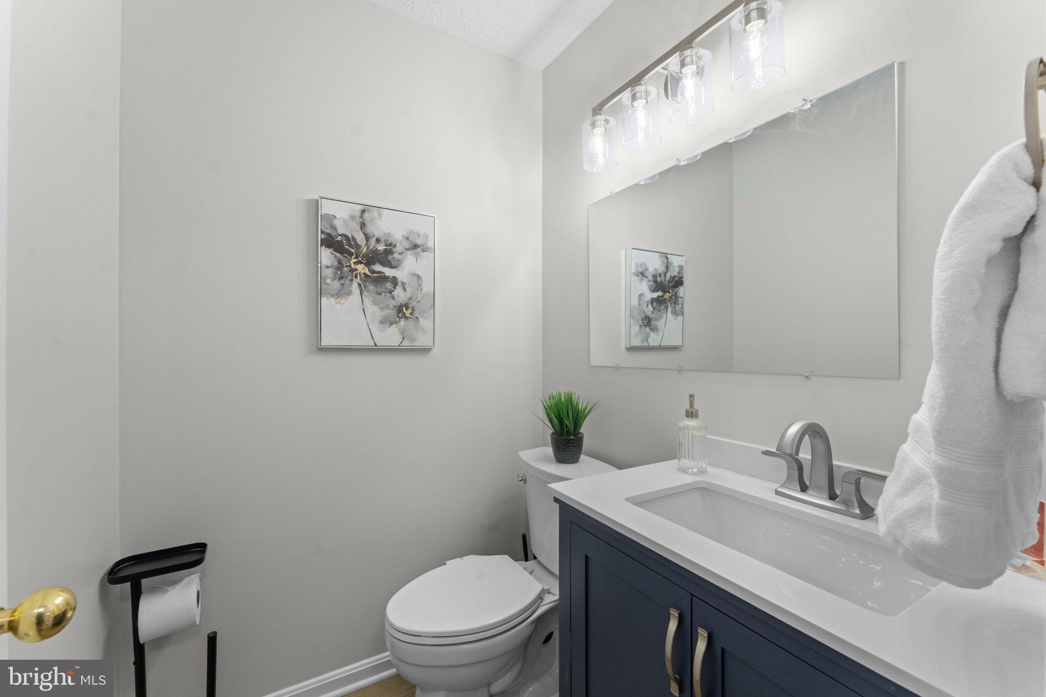 4031 Chetham Way Woodbridge, VA 22192 - Photo 33 of 69 Powder room