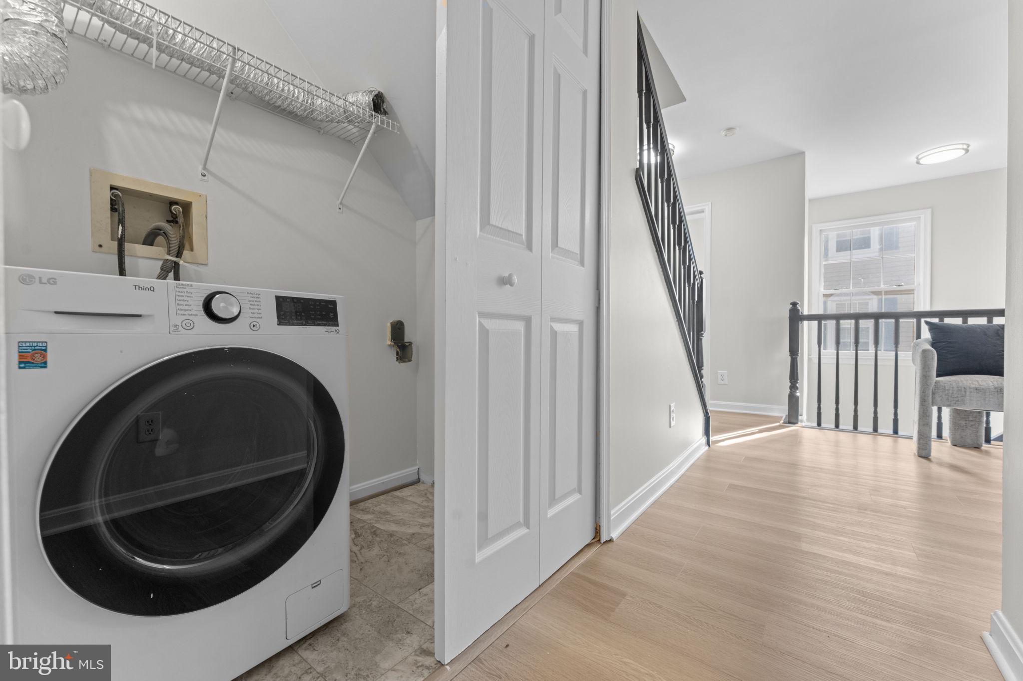 4031 Chetham Way Woodbridge, VA 22192 - Photo 34 of 69 Washer & dryer combined