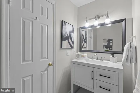 $400,000 | 4031 Chetham Way, Woodbridge, VA 22192