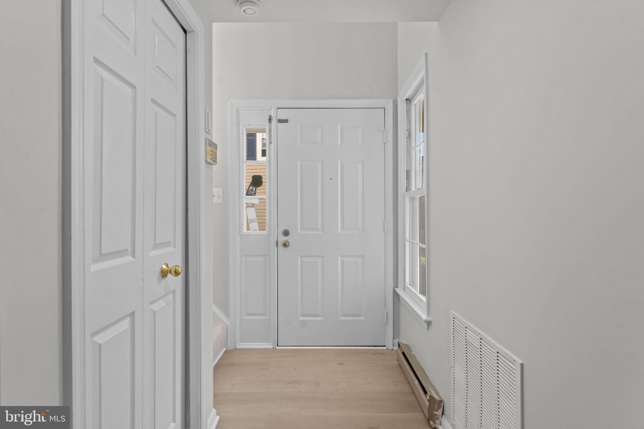 4031 Chetham Way Woodbridge, VA 22192 - Photo 6 of 69 Foyer