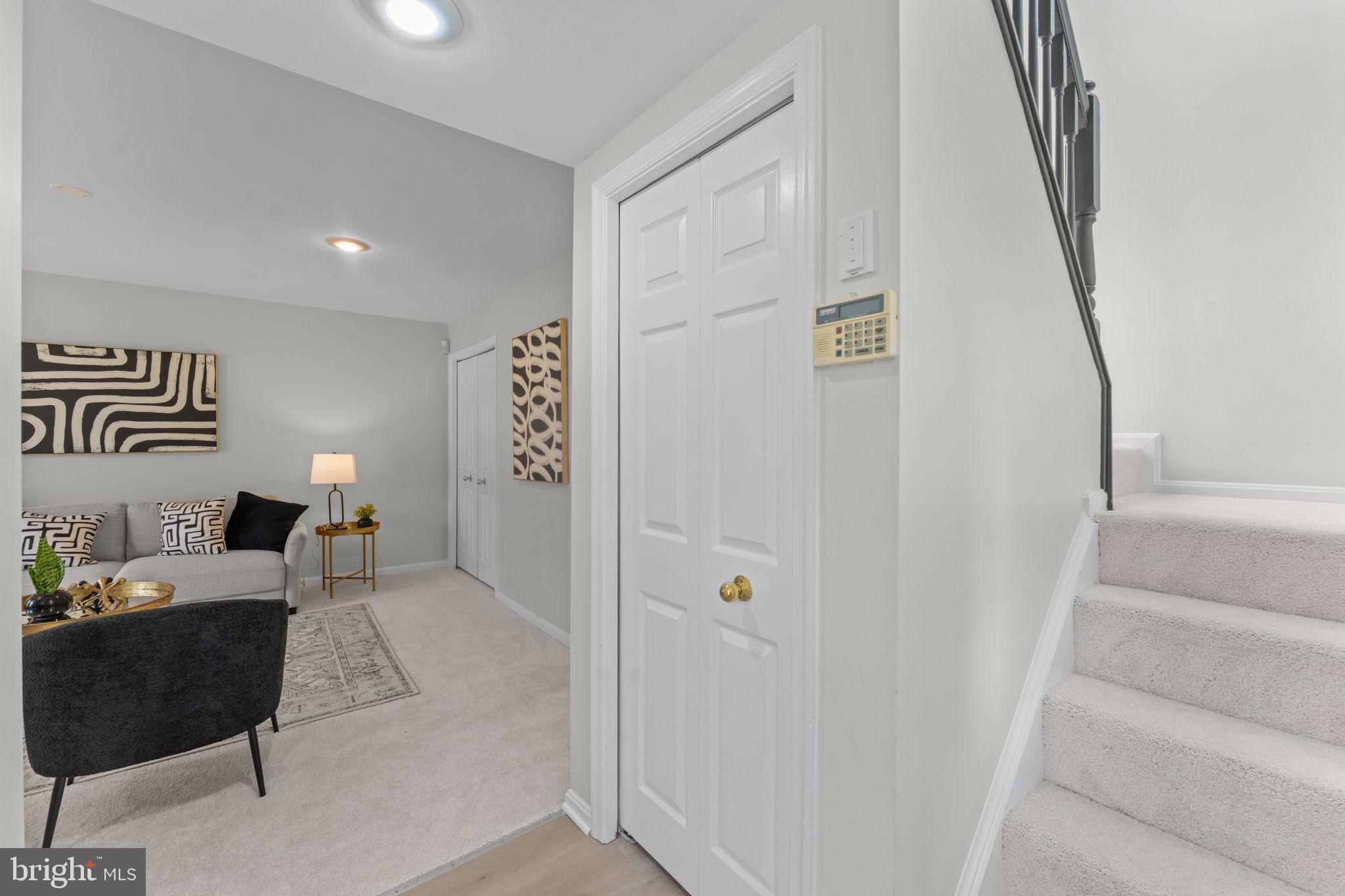 4031 Chetham Way Woodbridge, VA 22192 - Photo 7 of 69 Family room one level 1