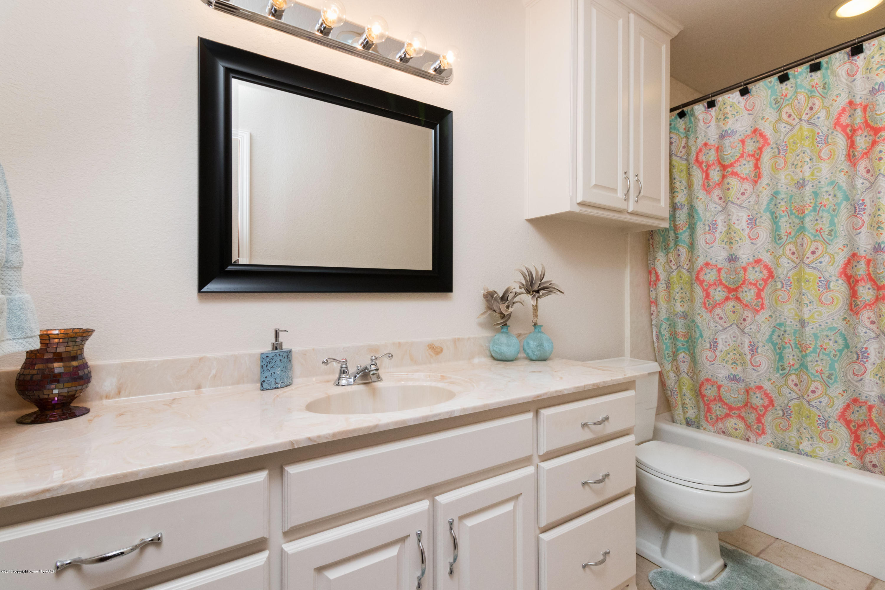 4414 Kingston Road Amarillo, TX 79109 - Photo 20 of 34 Hall bath 1