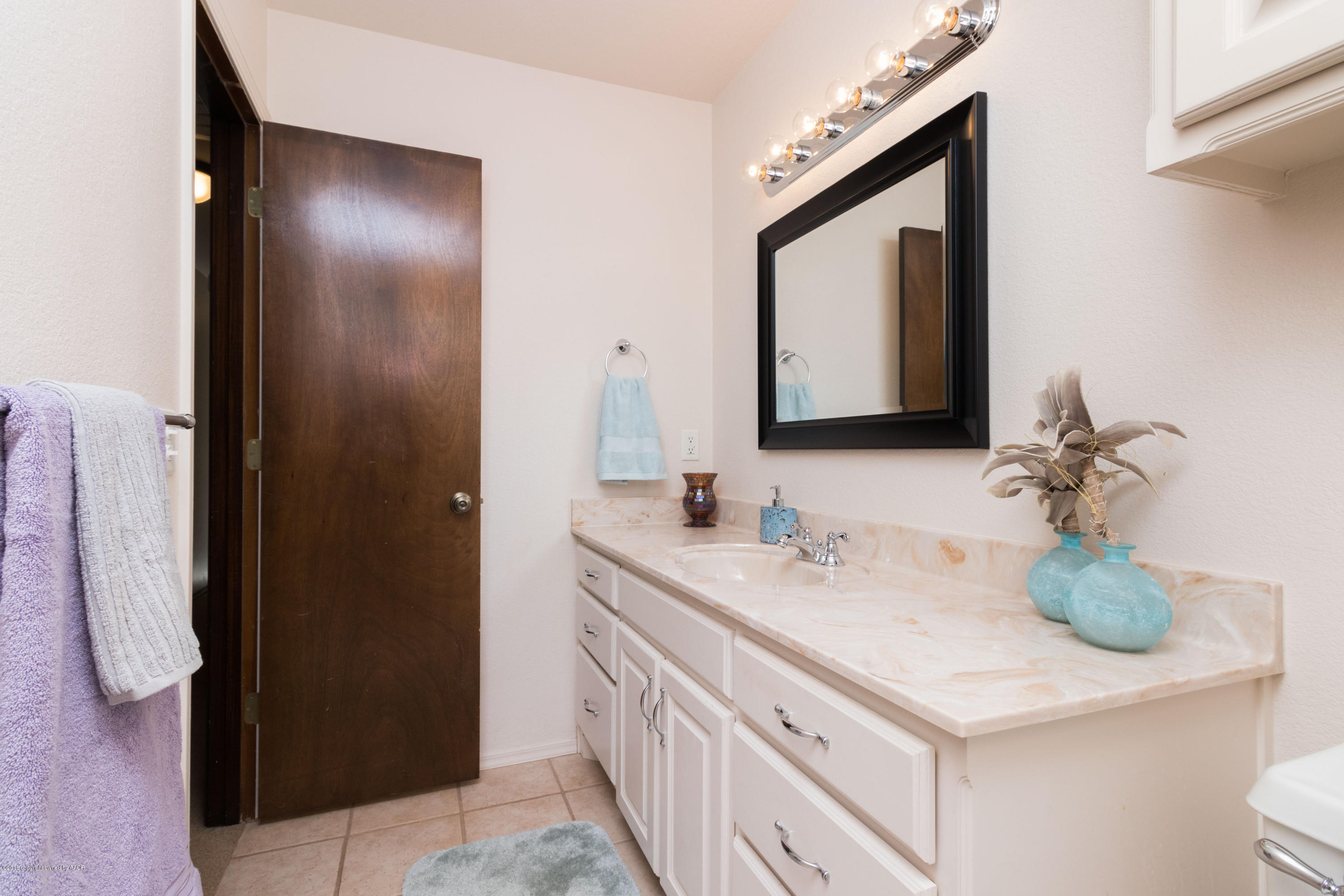 4414 Kingston Road Amarillo, TX 79109 - Photo 21 of 34 Hall bath 2