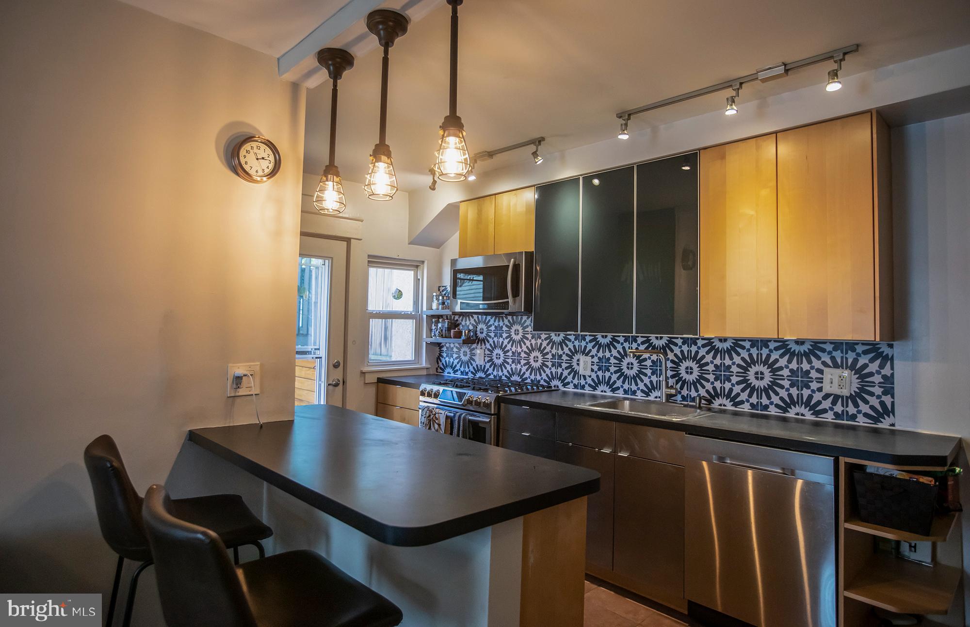 336 Wellesley Road Philadelphia, PA 19119 - Photo 8 of 27 Kitchen with breakfast bar