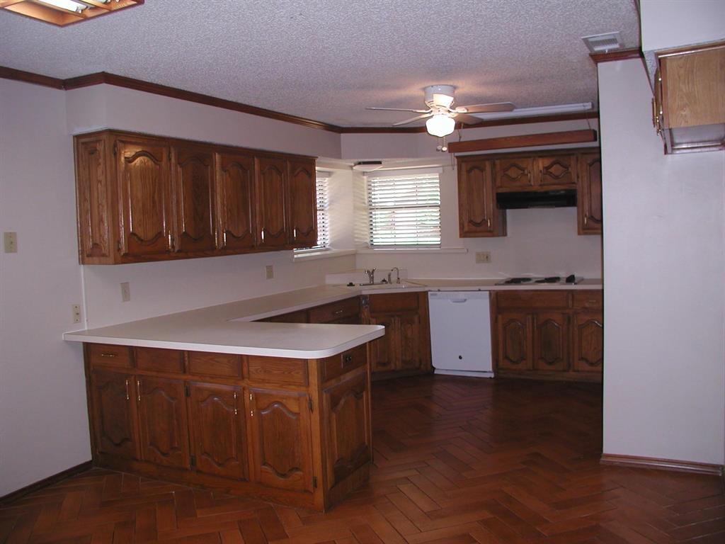 908 Spring Brook Drive Allen, TX 75002 - Photo 4 of 10