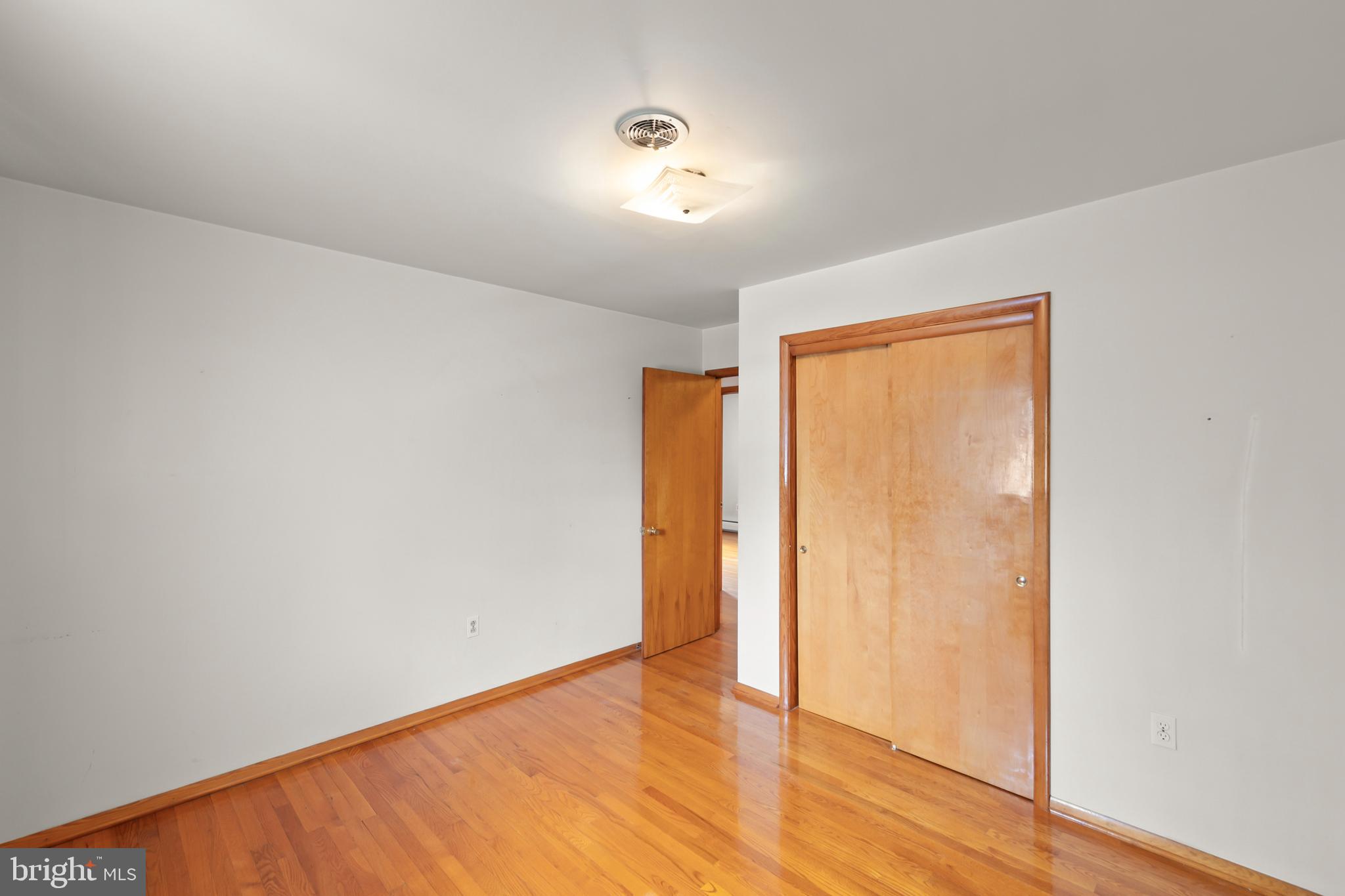 101 Molden Drive Winchester, VA 22601 - Photo 16 of 28 Second bedroom w/ hardwood floors
