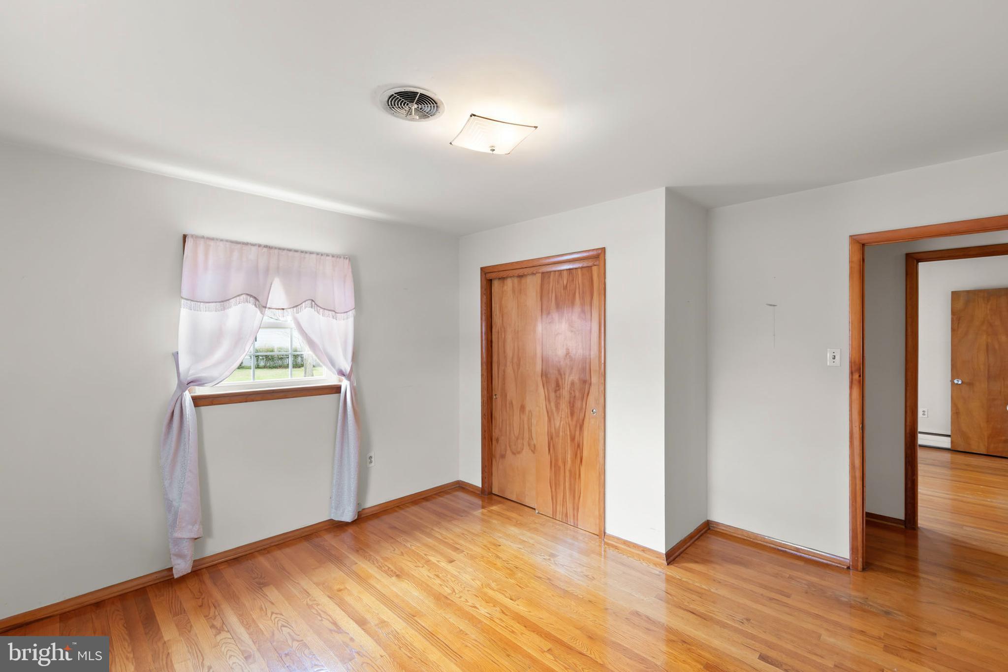 101 Molden Drive Winchester, VA 22601 - Photo 18 of 28 Third bedroom w/ hardwood floors