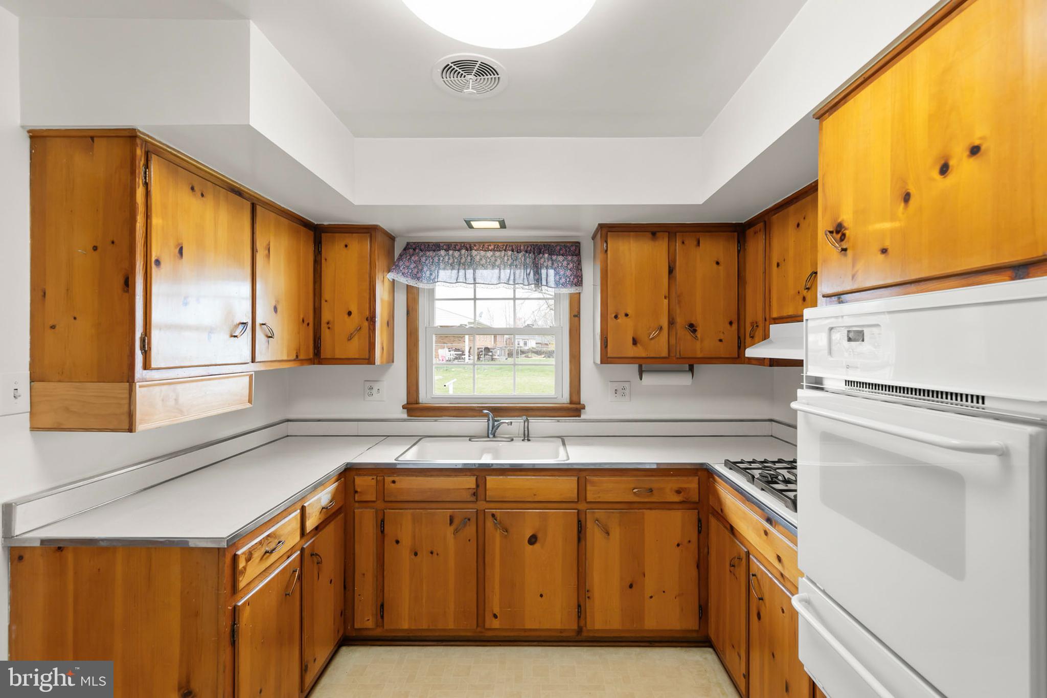 101 Molden Drive Winchester, VA 22601 - Photo 9 of 28 Kitchen