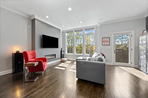 $789,000 | 3443 North Whipple Street, Chicago, IL 60618