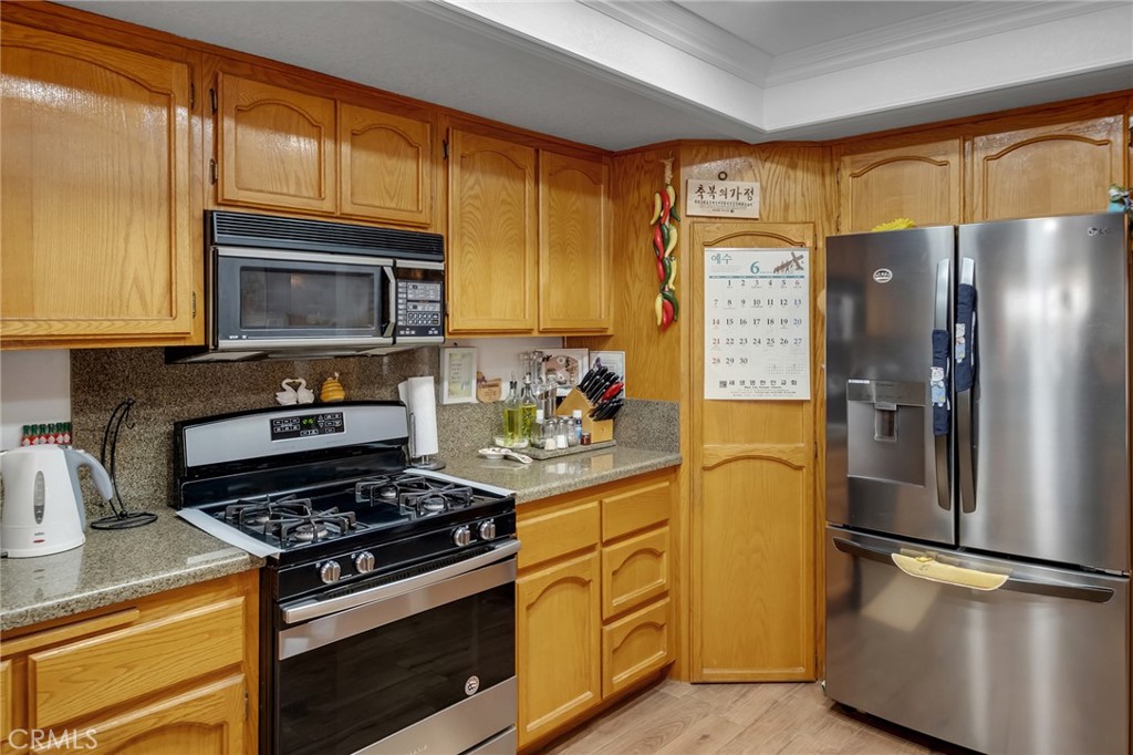 22117 Cholena Road Apple Valley, CA 92307 - Photo 11 of 33