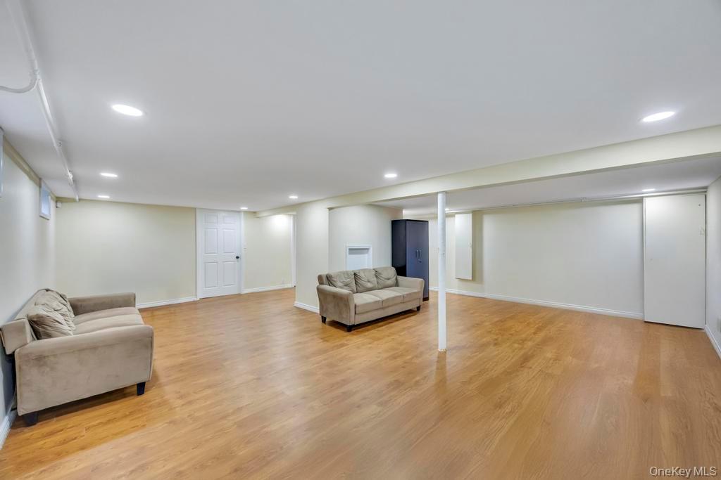 41 Winding Road Hicksville, NY 11801 - Photo 16 of 18