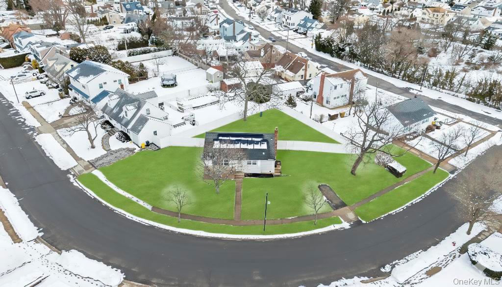 41 Winding Road Hicksville, NY 11801 - Photo 2 of 18