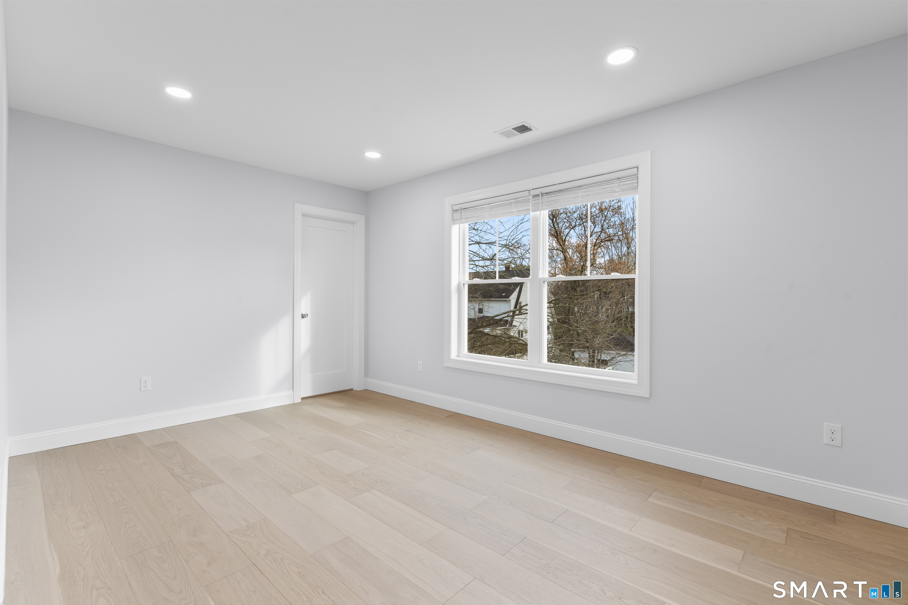 183 Vesper Street Fairfield, CT 06825 - Photo 11 of 40 an empty room with windows