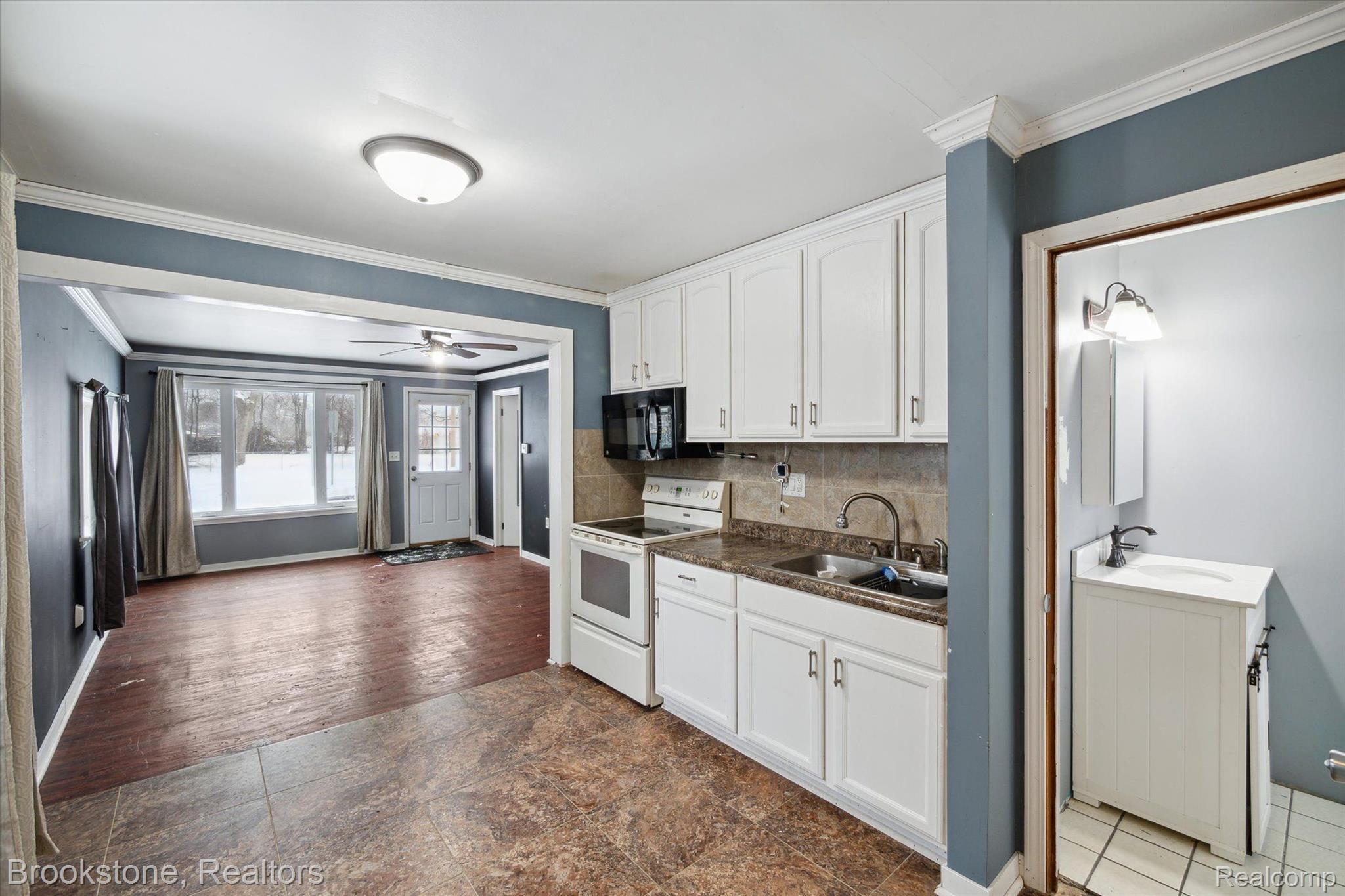 6535 Hatchery Road Waterford, MI 48327 - Photo 9 of 19 Gallery Image 9
