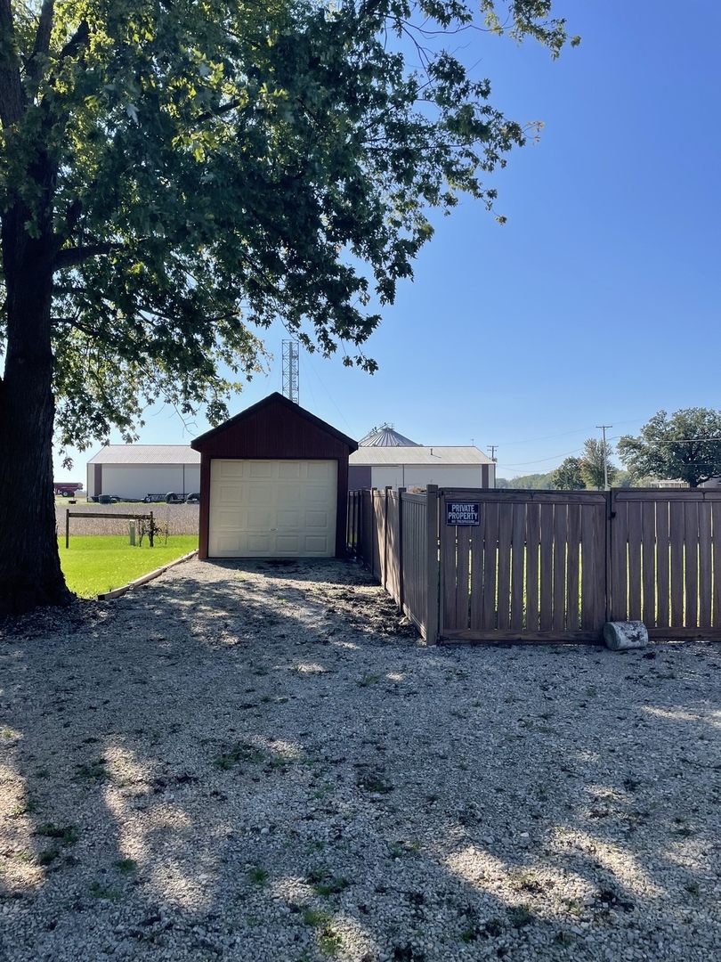 475 Rice Road Gardner, IL 60424 - Photo 5 of 23 a view of a backyard
