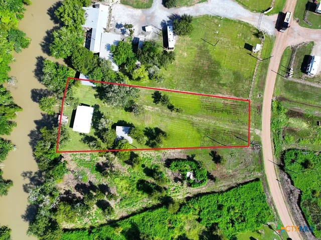 an aerial view of a yard