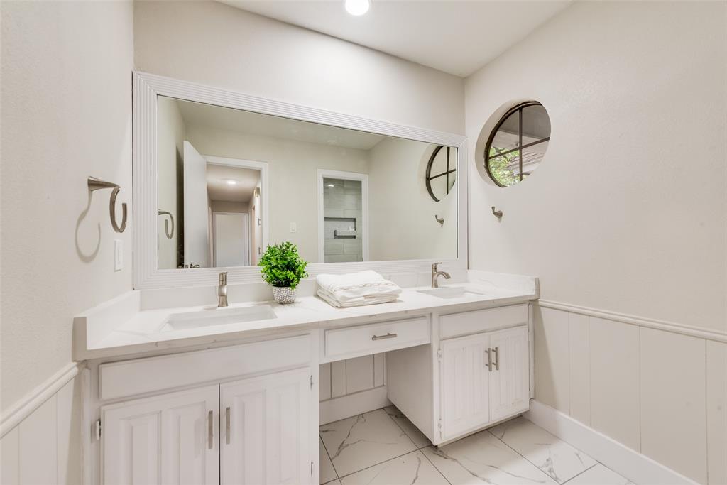 4801 Rock Ridge Court Arlington, TX 76017 - Photo 20 of 27 a bathroom with a double vanity sink and a mirror