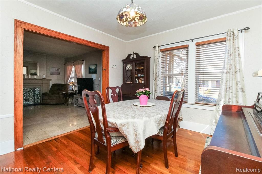 6 Kensington Boulevard Pleasant Ridge, MI 48069 - Photo 8 of 46