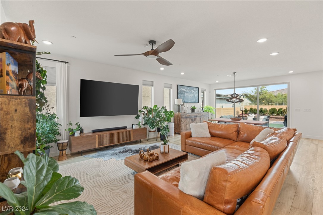 936 East Sunset Road Henderson, NV 89011 - Photo 3 of 35