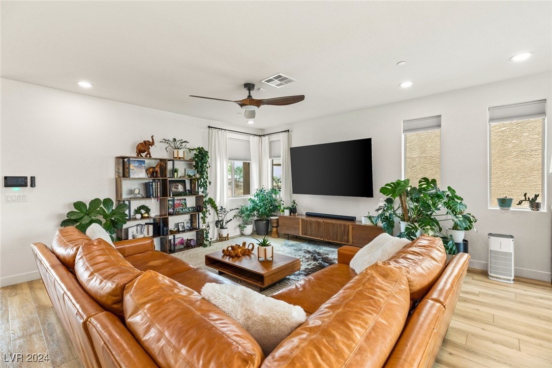 936 East Sunset Road Henderson, NV 89011 - Photo 4 of 35