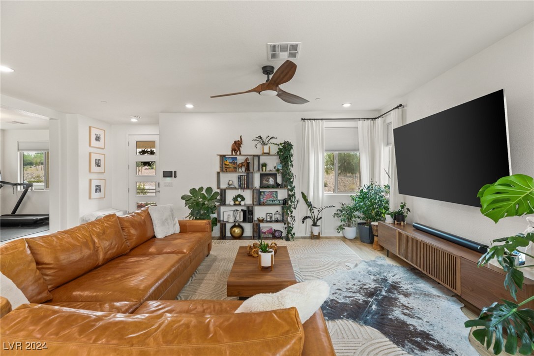 936 East Sunset Road Henderson, NV 89011 - Photo 5 of 35