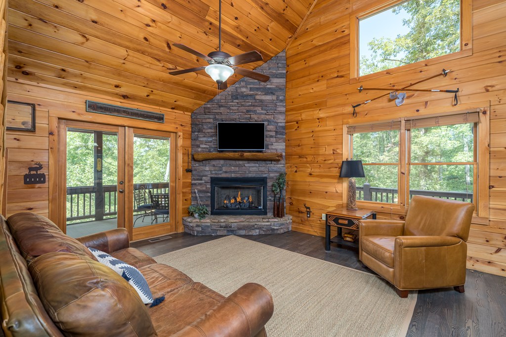 329 Carlie Trail Blue Ridge, GA 30513 - Photo 4 of 57