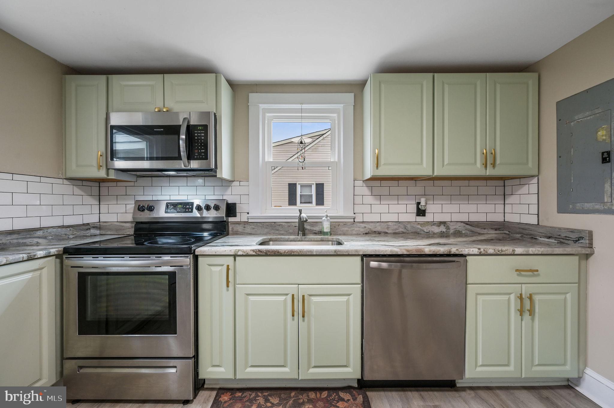 1014 White Oak Road Dover, DE 19901 - Photo 8 of 17 a kitchen with cabinets appliances and a sink