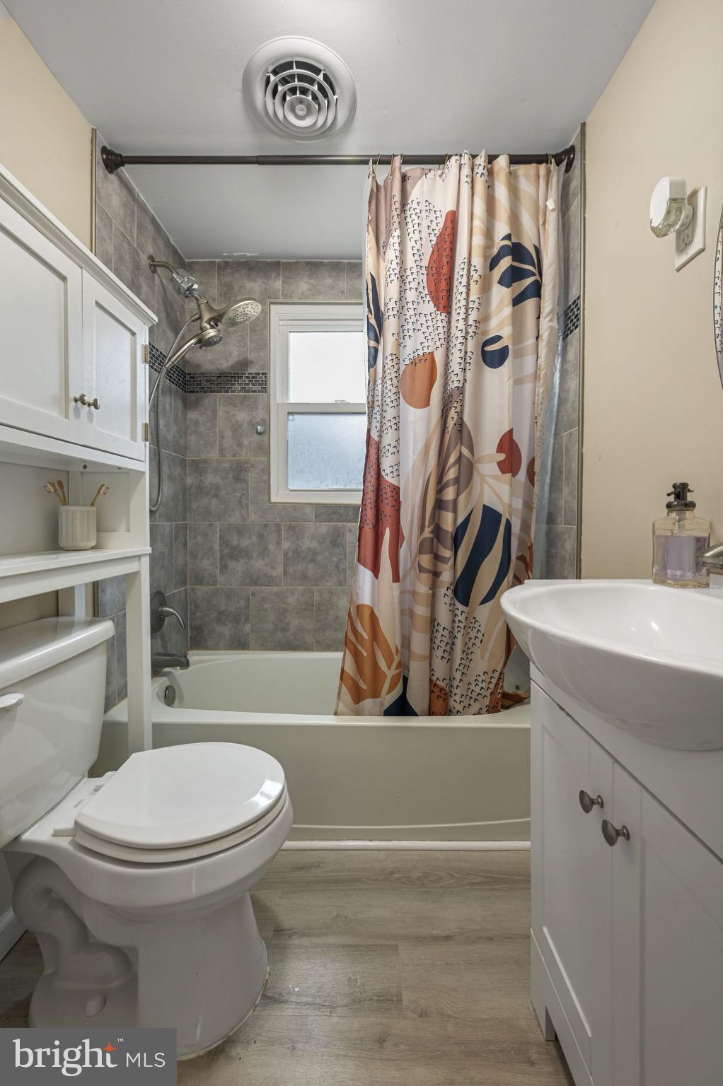 1014 White Oak Road Dover, DE 19901 - Photo 10 of 17 a bathroom with a toilet a sink and shower