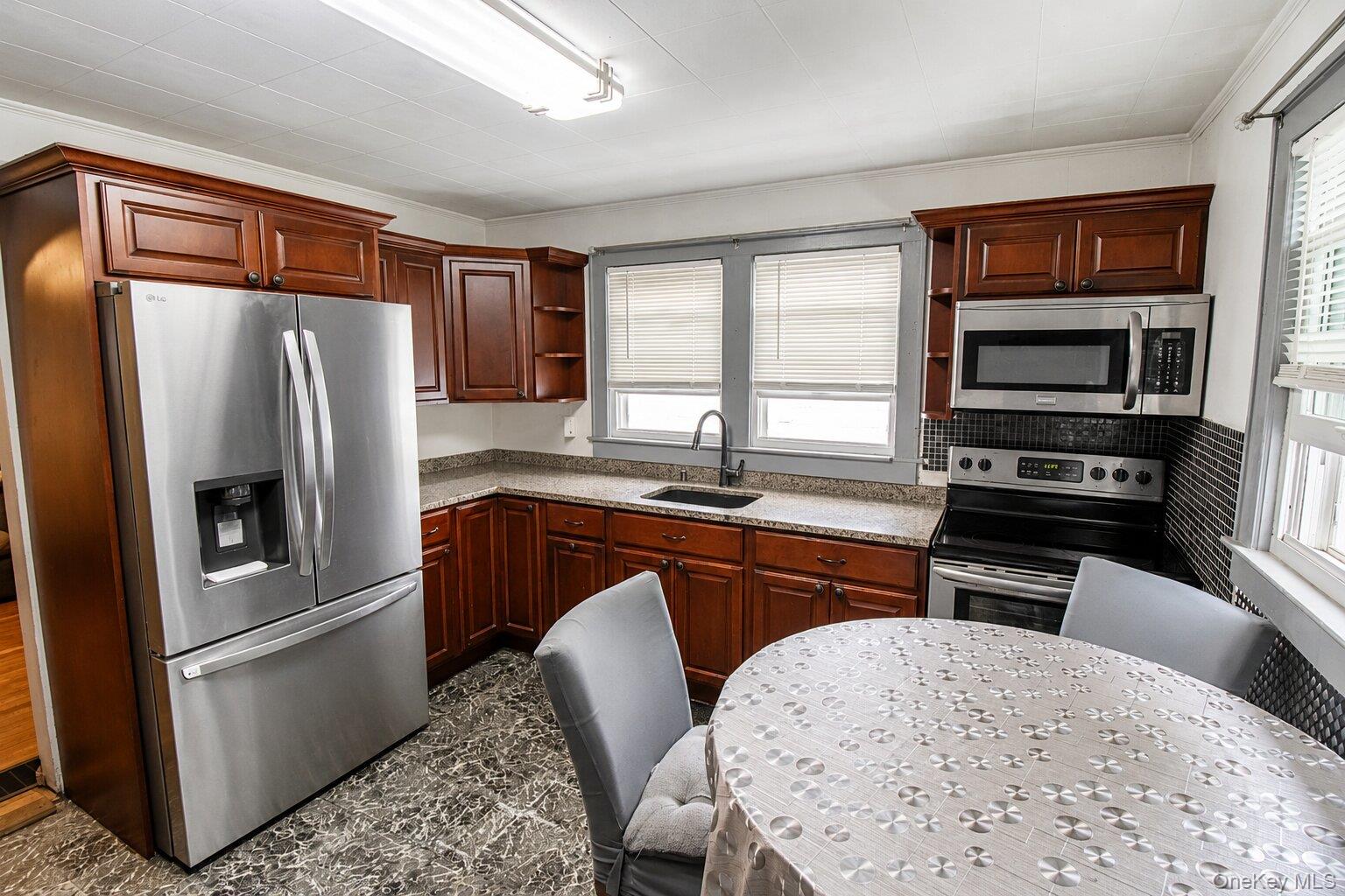 15 South Plank Road Newburgh, NY 12550 - Photo 3 of 33