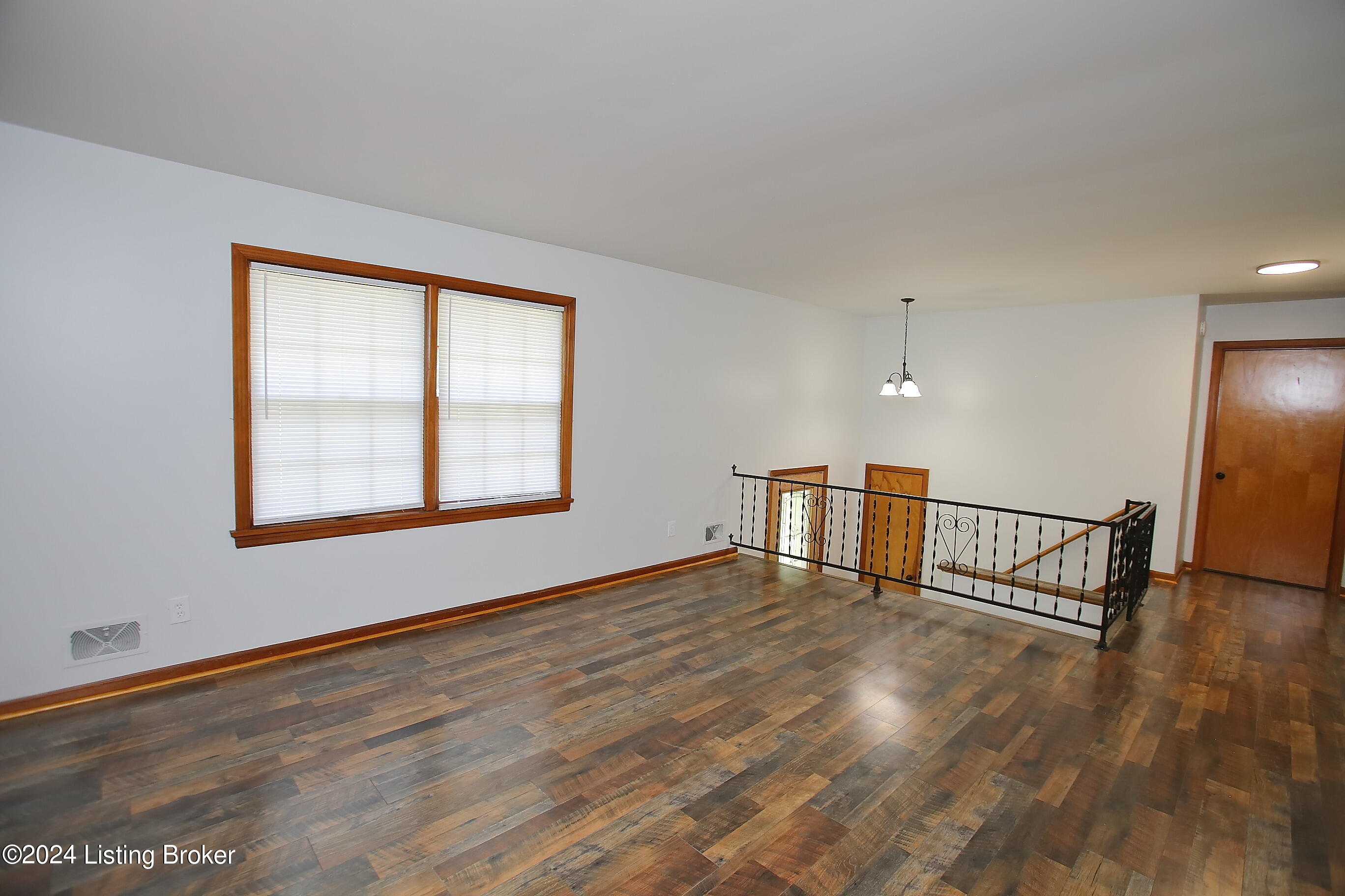 9613 Fairground Road Louisville, KY 40291 - Photo 11 of 53 Living Room