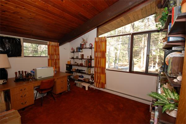 128 Pope Road Acton, MA 01720 - Photo 9 of 13 a livingroom with workspace and a window