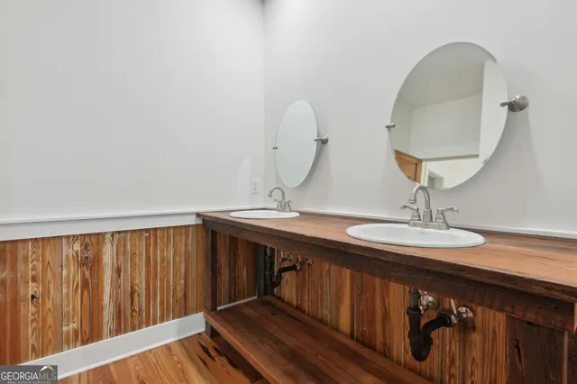 a view of a backyard of the house