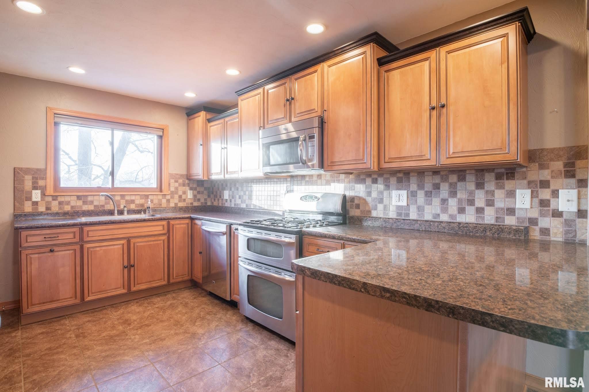 4505 Silvis Road Bartonville, IL 61607 - Photo 3 of 42 Gallery Image 3