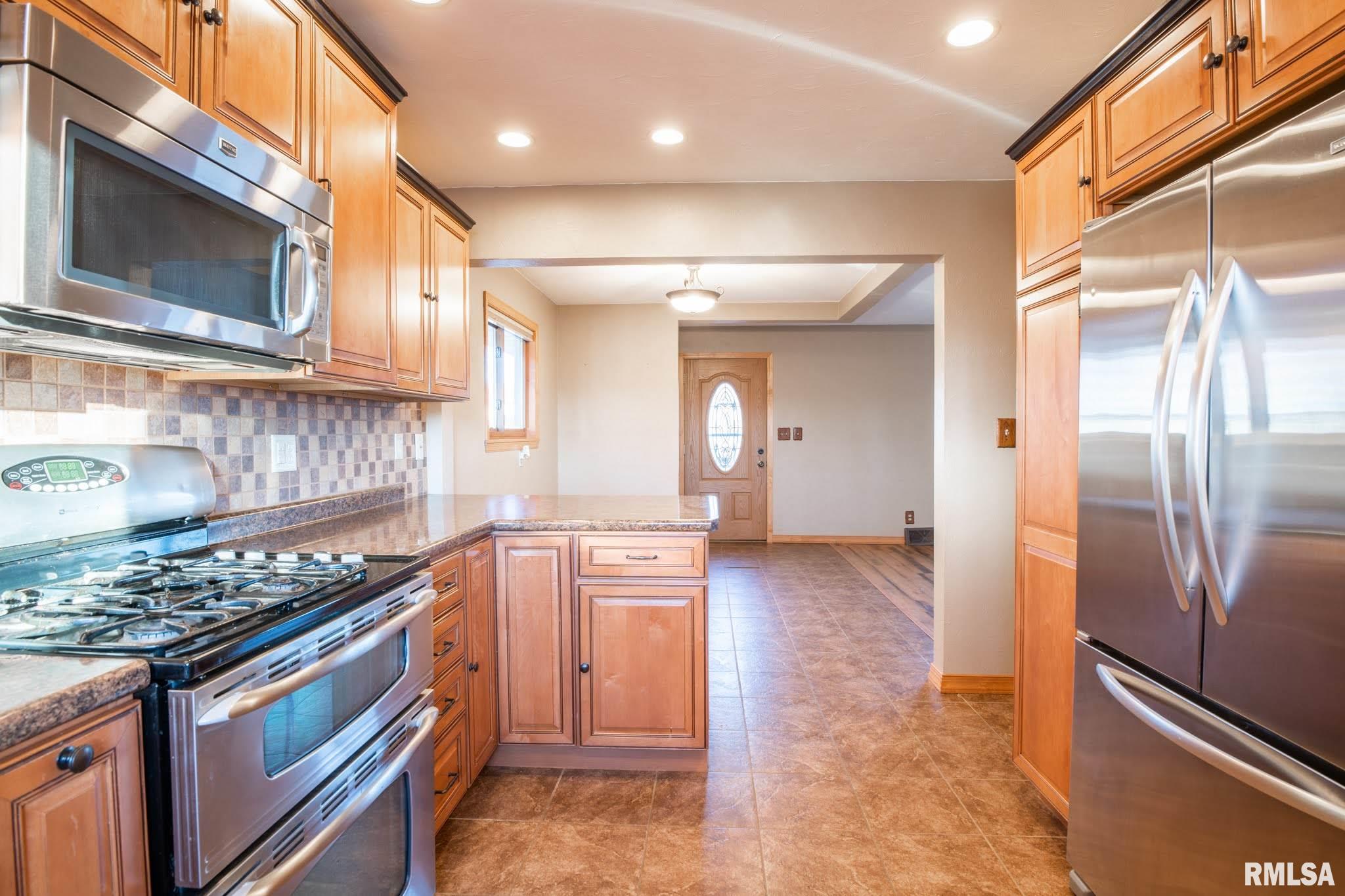 4505 Silvis Road Bartonville, IL 61607 - Photo 8 of 42 Gallery Image 8