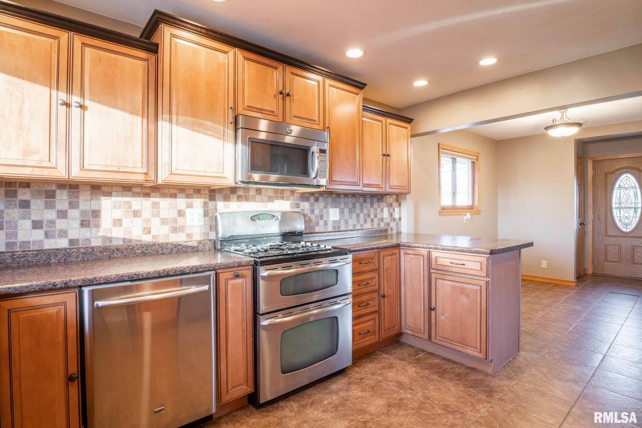 4505 Silvis Road Bartonville, IL 61607 - Photo 9 of 42 Gallery Image 9