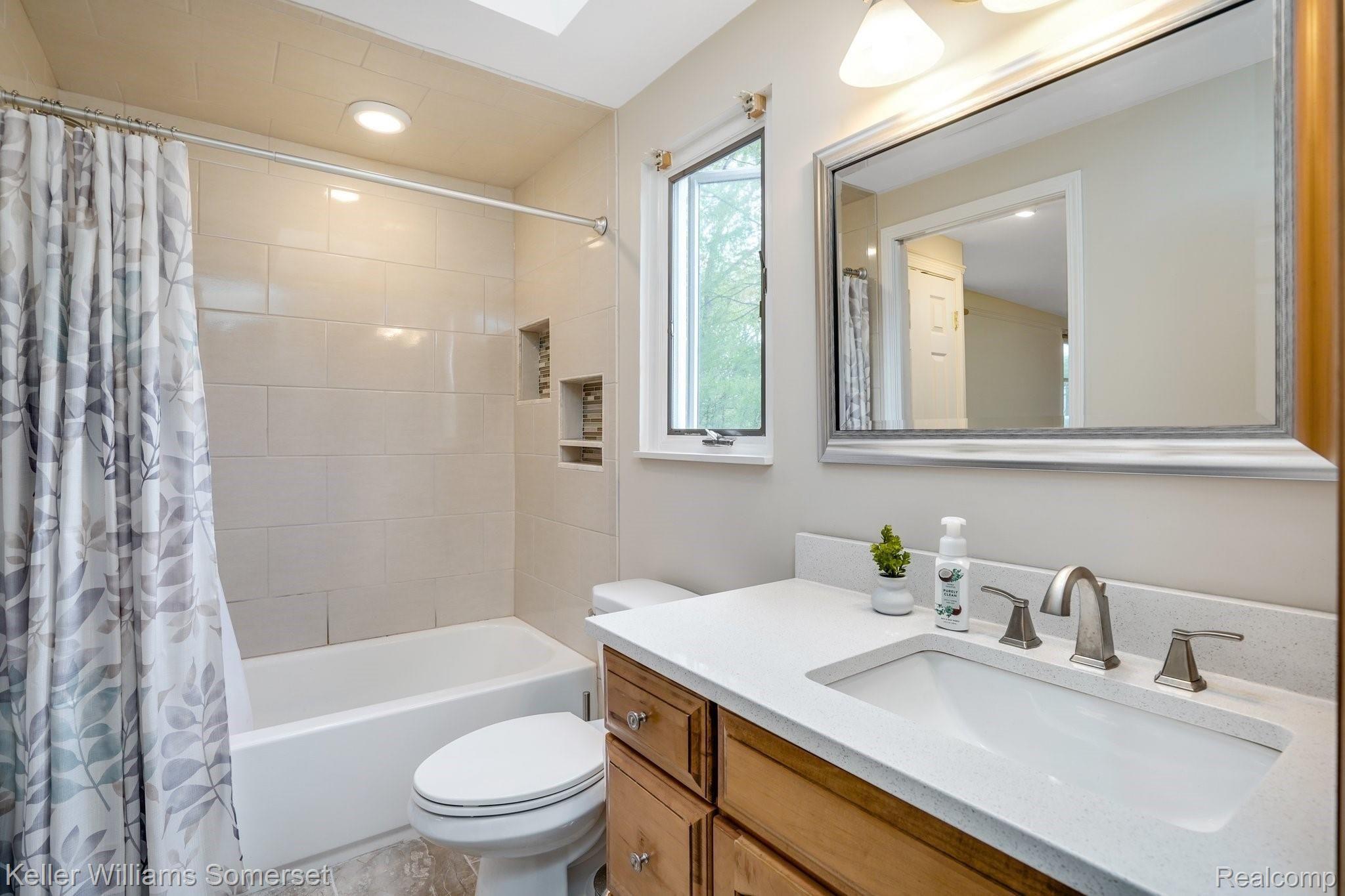 42981 Barchester Road Canton, MI 48187 - Photo 16 of 25 20-web-or-mls-42931 Barchester Rd Canton0020.jpg