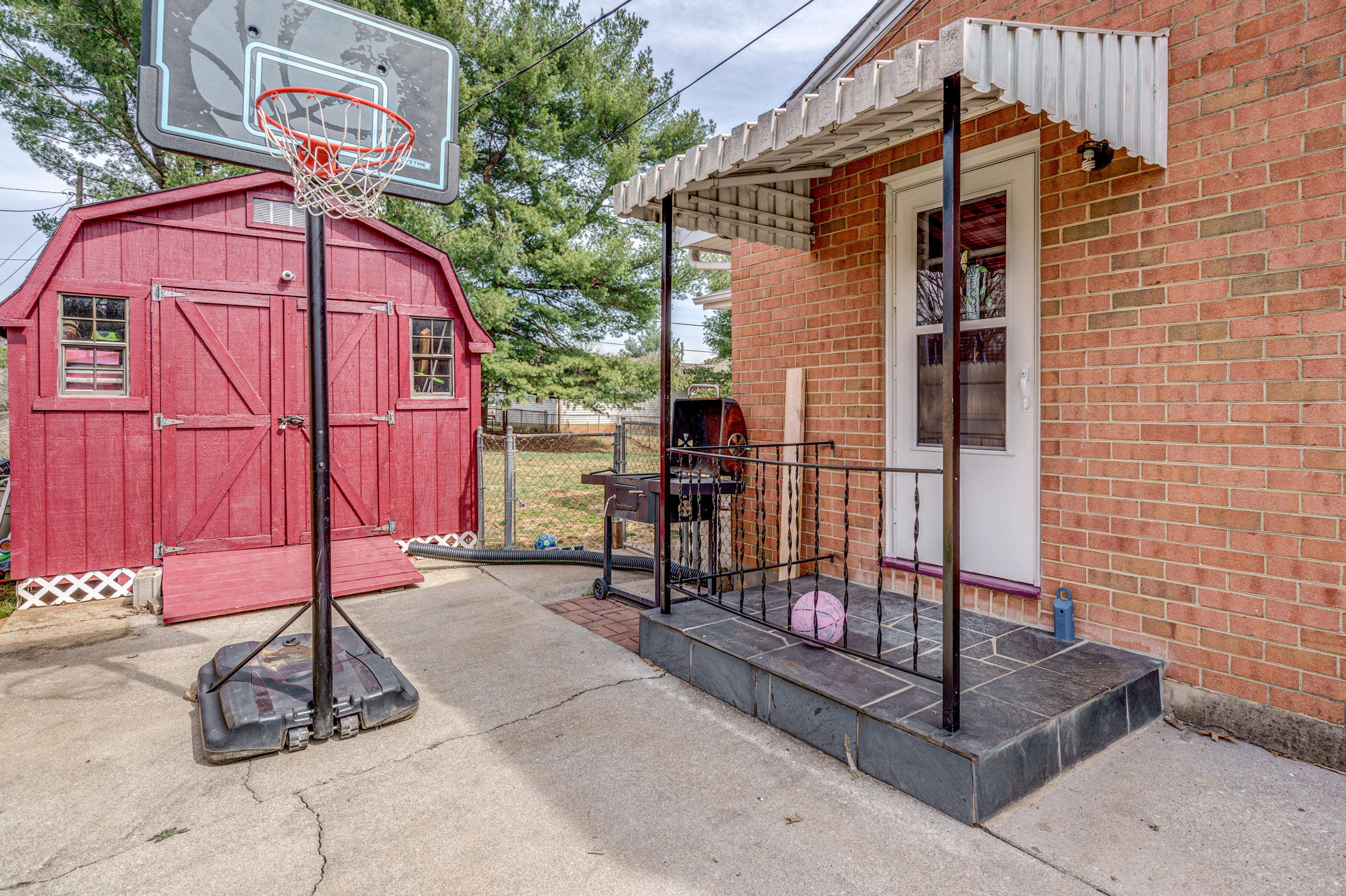 508 Water Oak Road Roanoke, VA 24019 - Photo 25 of 31 2B1D6FFC-890E-4A5F-816F-DAC33270293C