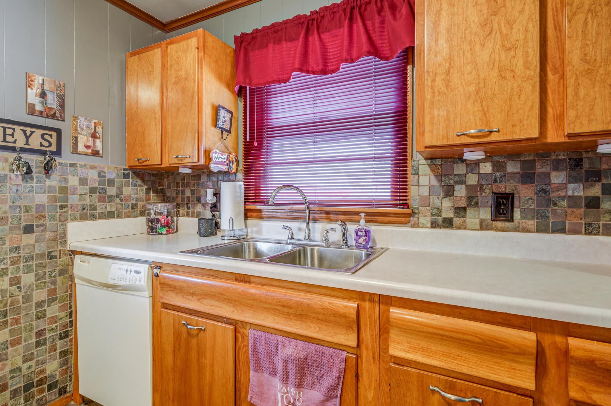 508 Water Oak Road Roanoke, VA 24019 - Photo 8 of 31 194D1B57-80BA-419E-9790-9468C4D5358B