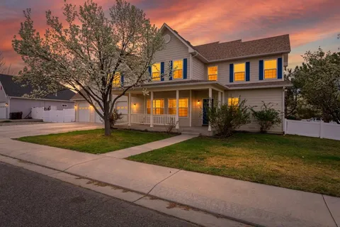 a view of house with a yard
